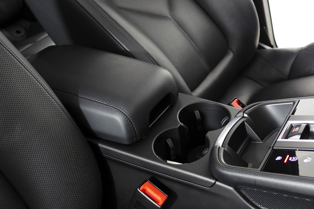 Thumbnail: 2022 Porsche Macan - 16