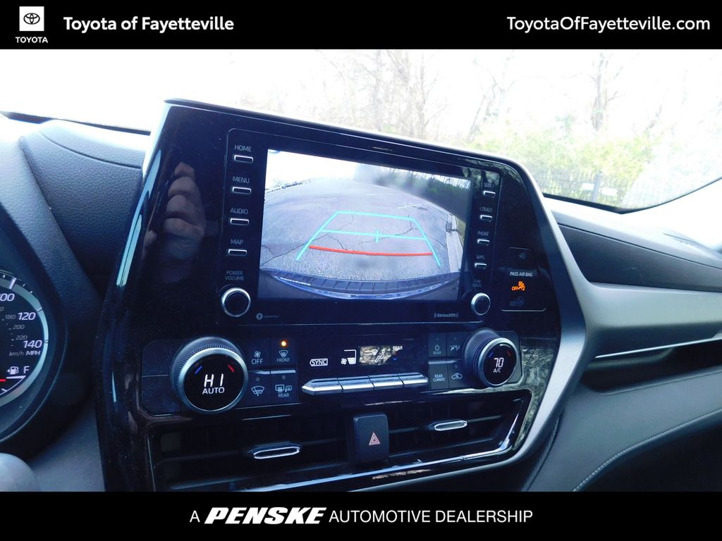 Thumbnail: 2022 Toyota Highlander - 11