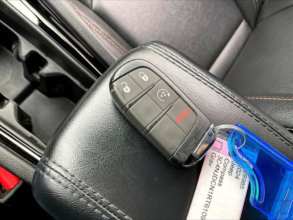 2024 Jeep Compass — photo 27