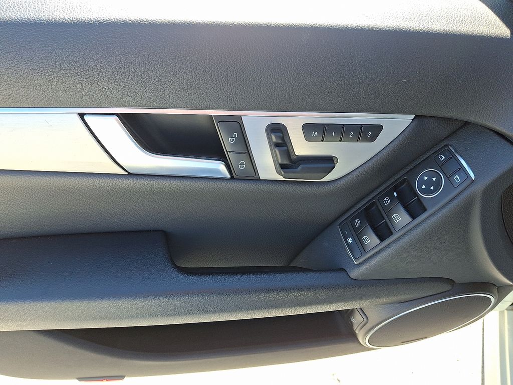 Thumbnail: 2012 Mercedes-Benz C-Class - 15