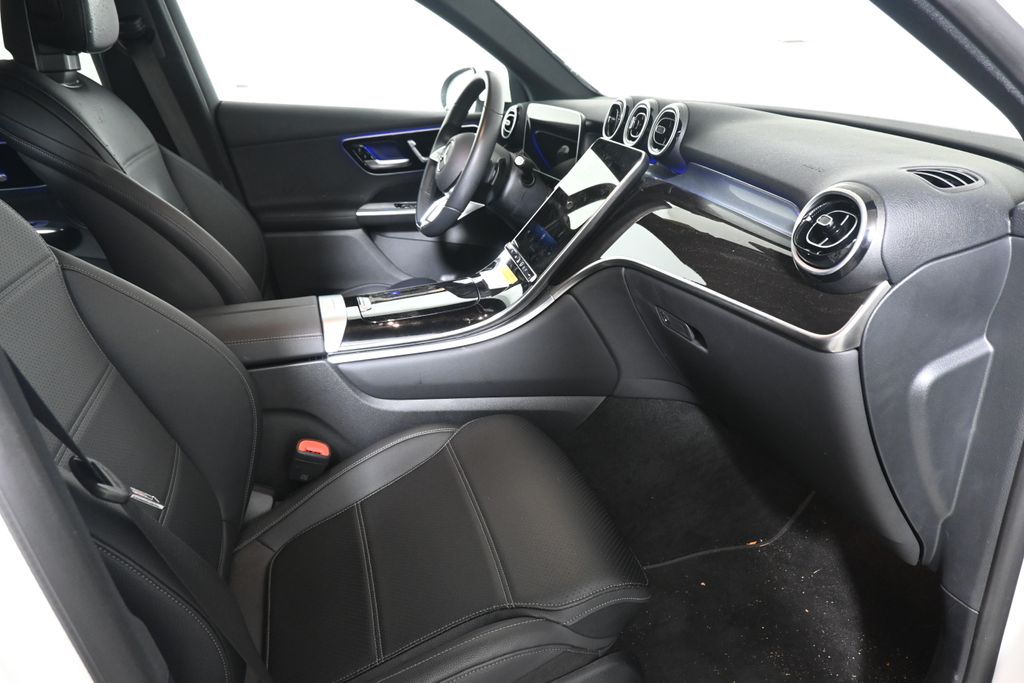 Thumbnail: 2025 Mercedes-Benz GLC - 23