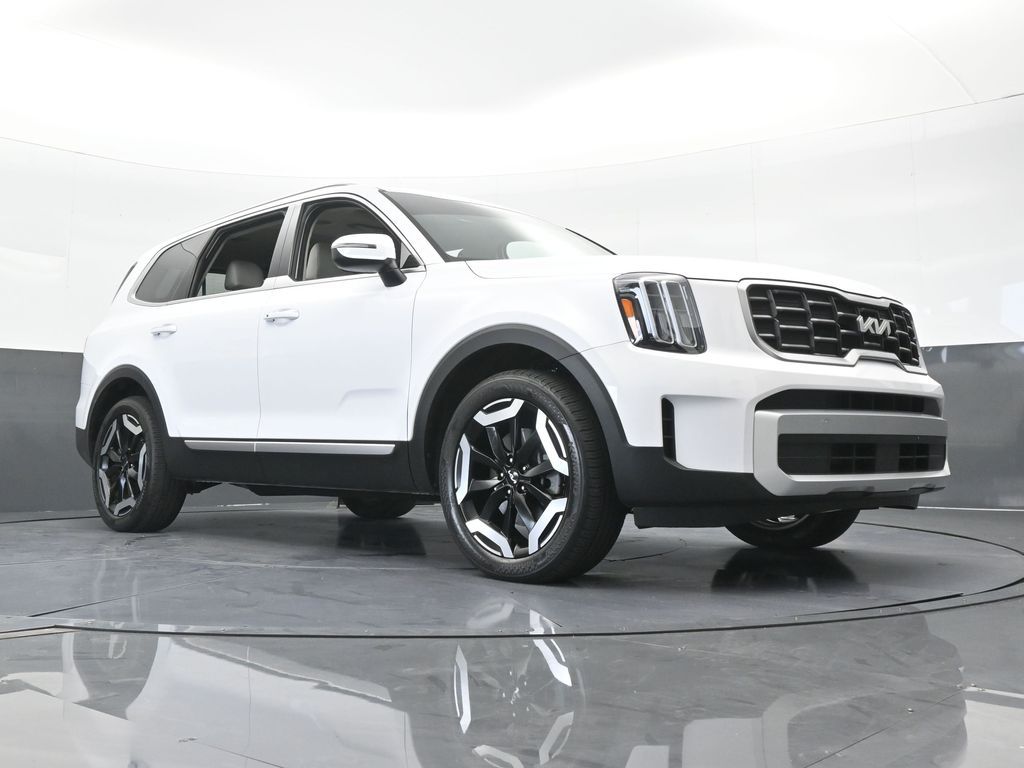 Used 2024 Glacial White Pearl Kia S image 62