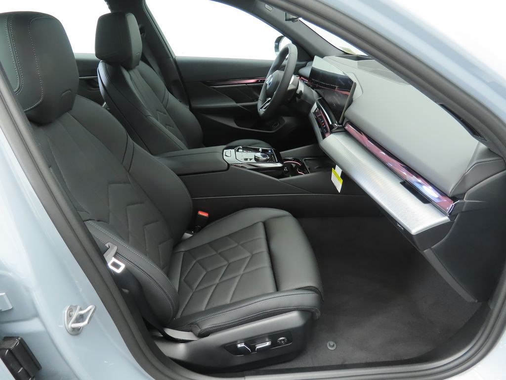 Thumbnail: 2026 BMW i5 - 20