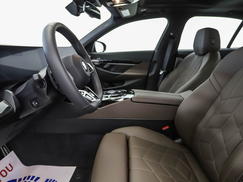 Thumbnail: 2026 BMW 5 Series - 11