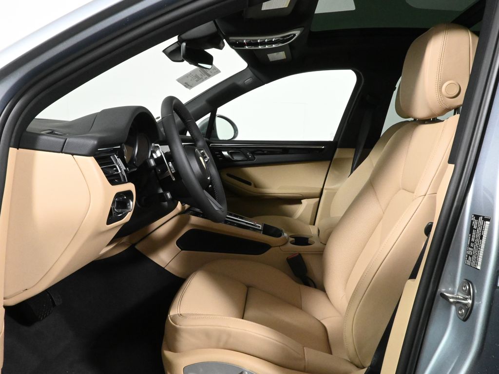 Thumbnail: 2025 Porsche Macan - 5