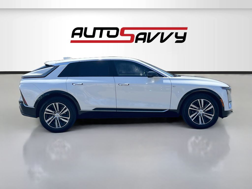 Used 2025 White Cadillac Luxury image 8
