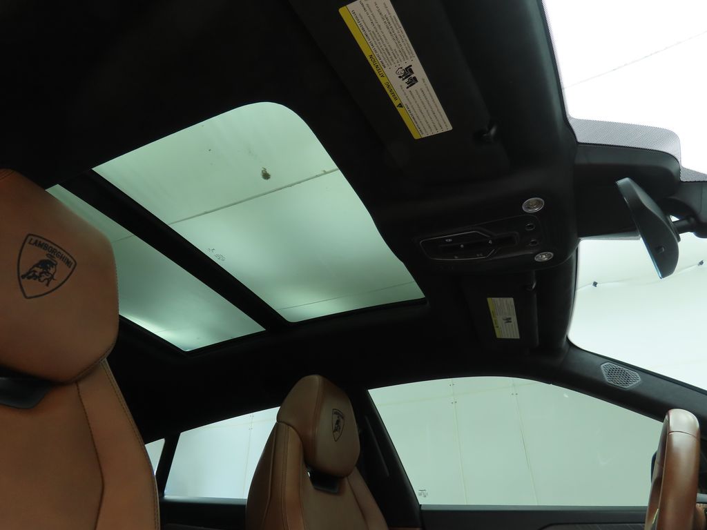 Thumbnail: 2019 Lamborghini Urus - 18