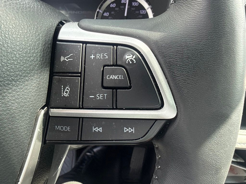 Used 2025  Toyota XLE image 17