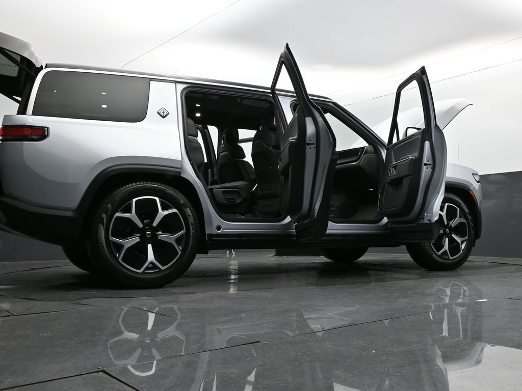 2023 Rivian R1S Adventure