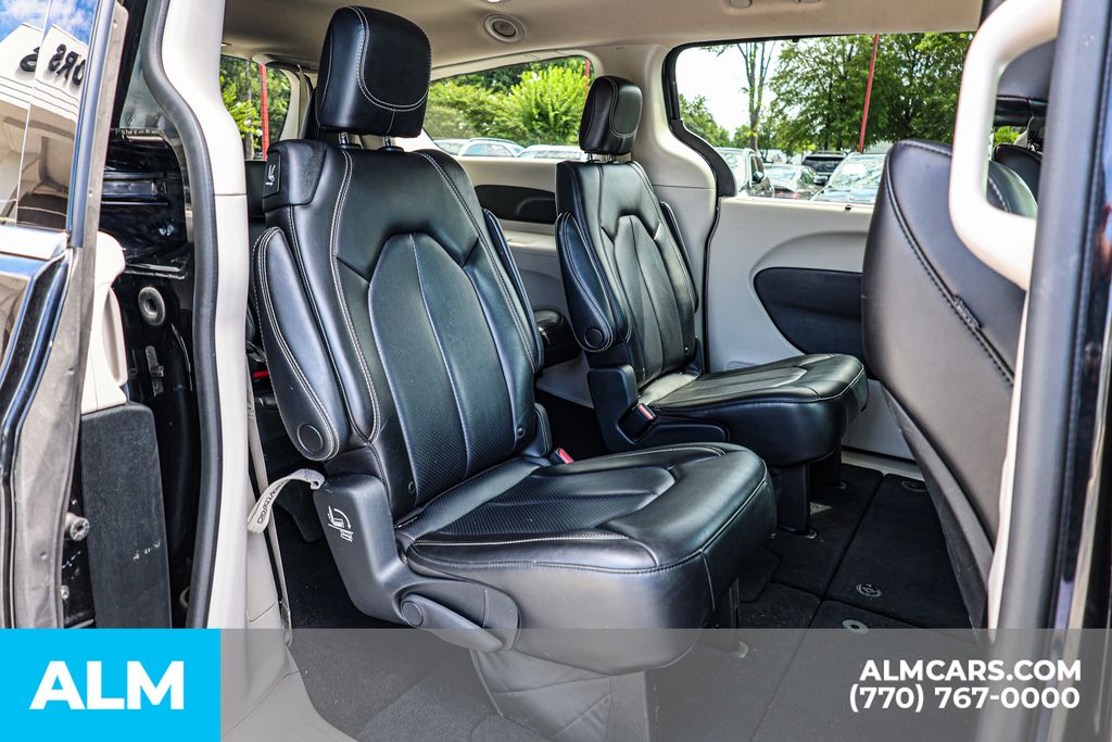 2023 Chrysler Pacifica Touring L photo 22