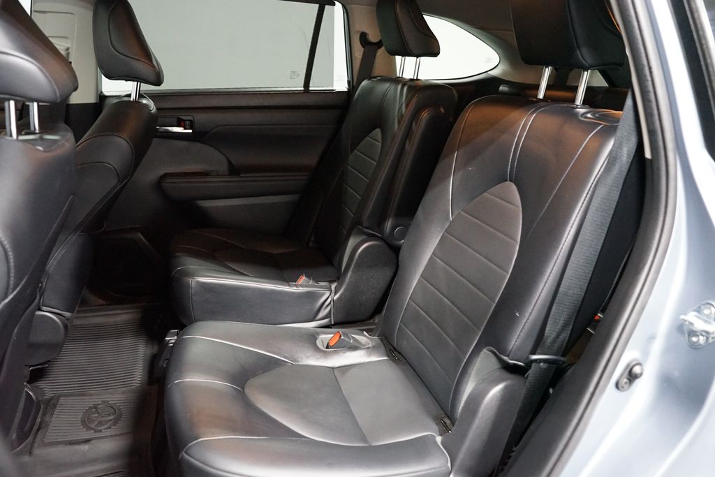 Thumbnail: 2022 Toyota Highlander - 28