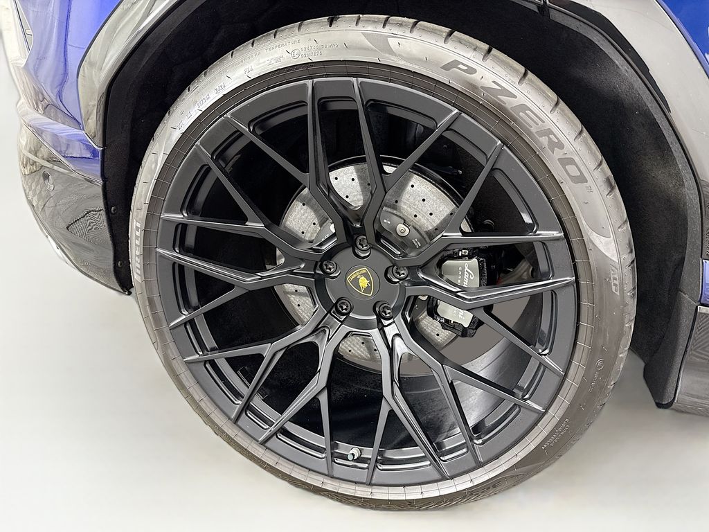 Thumbnail: 2020 Lamborghini Urus - 32