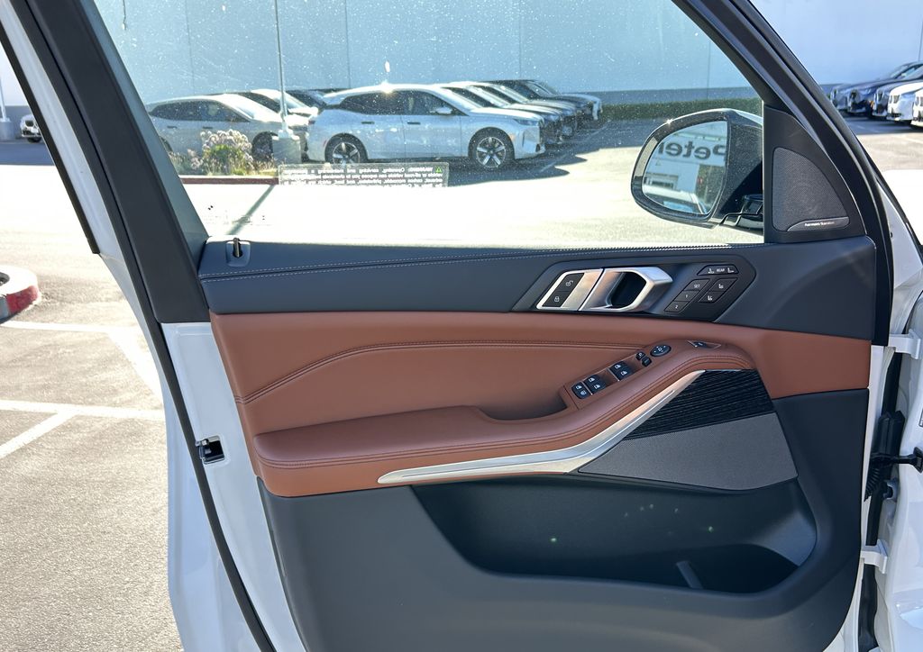 Thumbnail: 2026 BMW X7 - 11