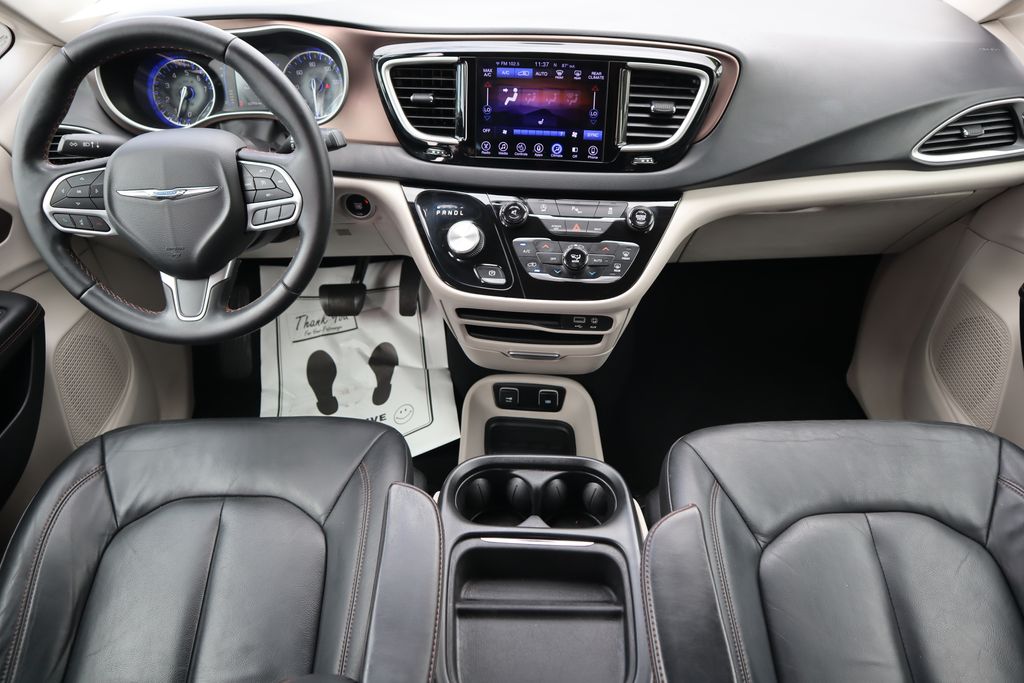 Thumbnail: 2017 Chrysler Pacifica - 13