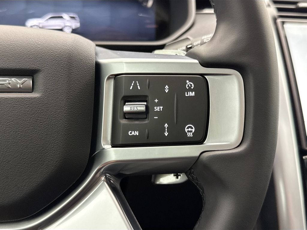 Thumbnail: 2025 Land Rover Discovery - 12