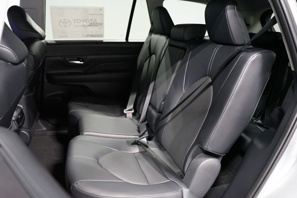 Thumbnail: 2026 Toyota Grand Highlander - 28