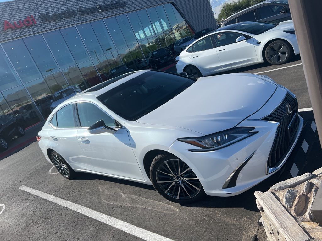 Thumbnail: 2022 Lexus ES - 3