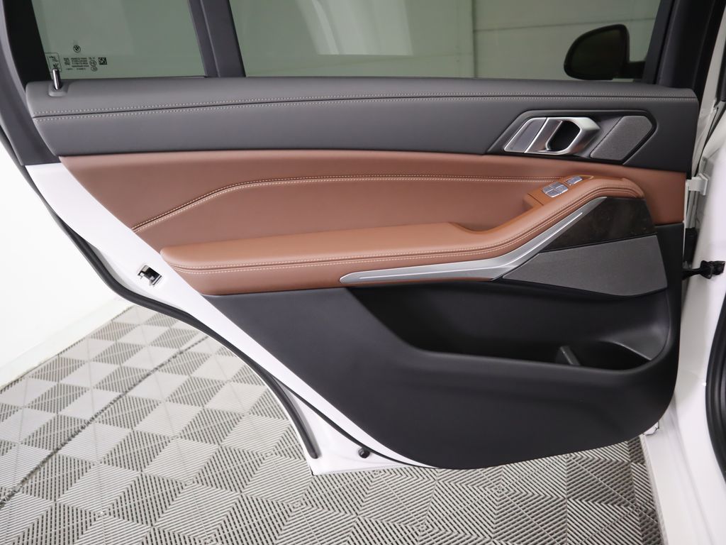 Thumbnail: 2023 BMW X7 - 28