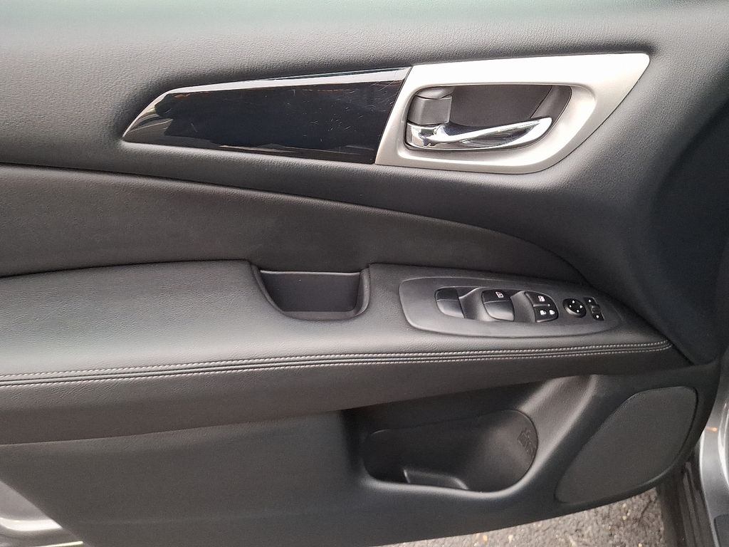 Thumbnail: 2020 Nissan Pathfinder - 13