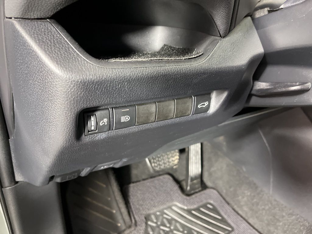 Thumbnail: 2020 Toyota RAV4 - 27