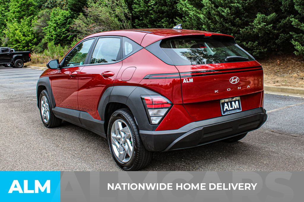 Used 2025 Red Hyundai SE image 5