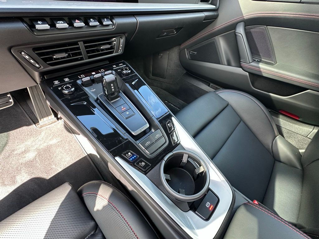 Thumbnail: 2026 Porsche 911 - 29