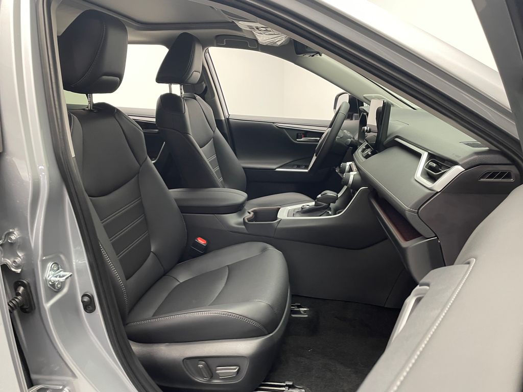 Thumbnail: 2025 Toyota RAV4 - 19