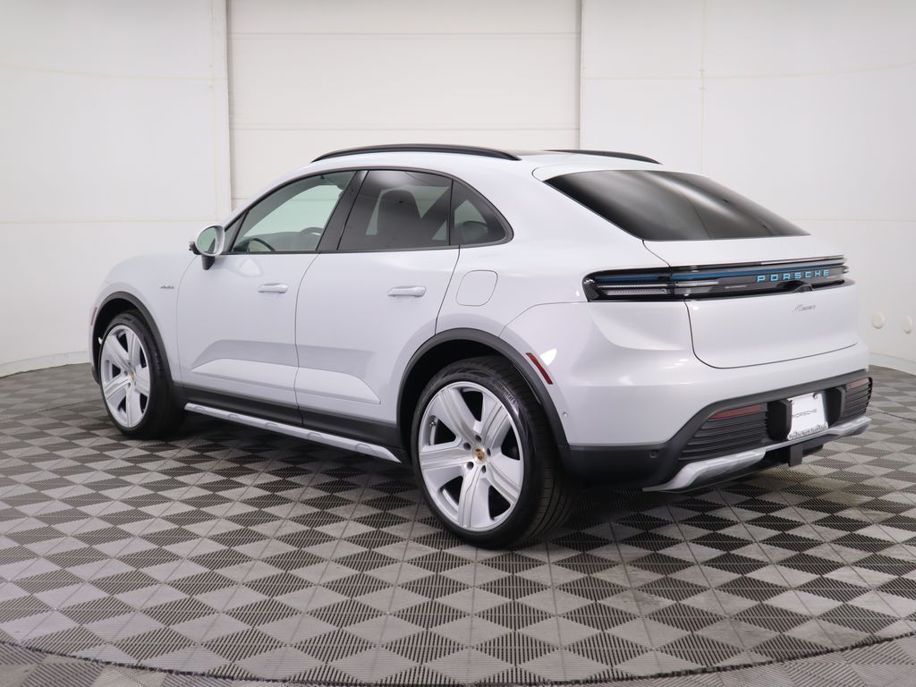 Thumbnail: 2025 Porsche Macan - 3