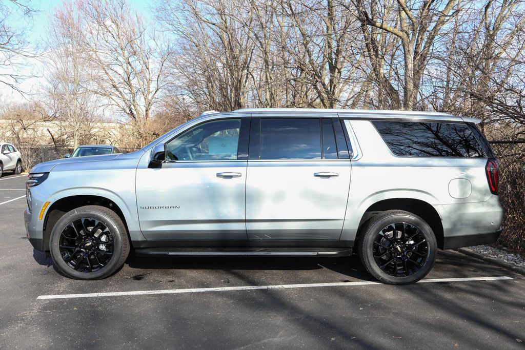 2025 Chevrolet Suburban LS 4