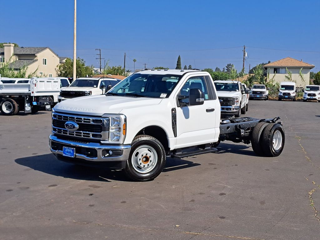 View vehicle photo 2