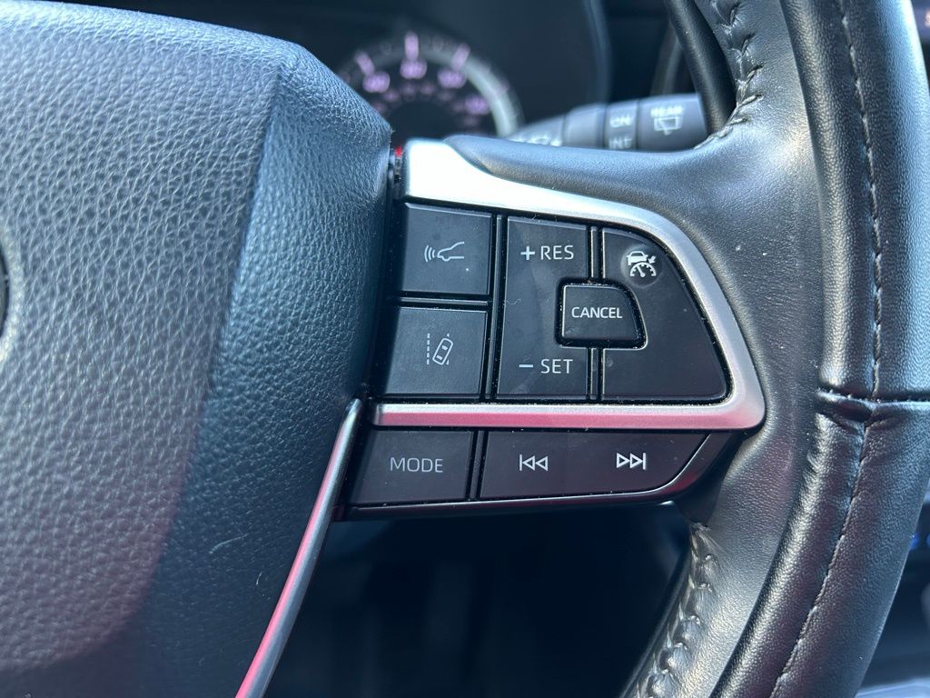 Thumbnail: 2022 Toyota Highlander - 19