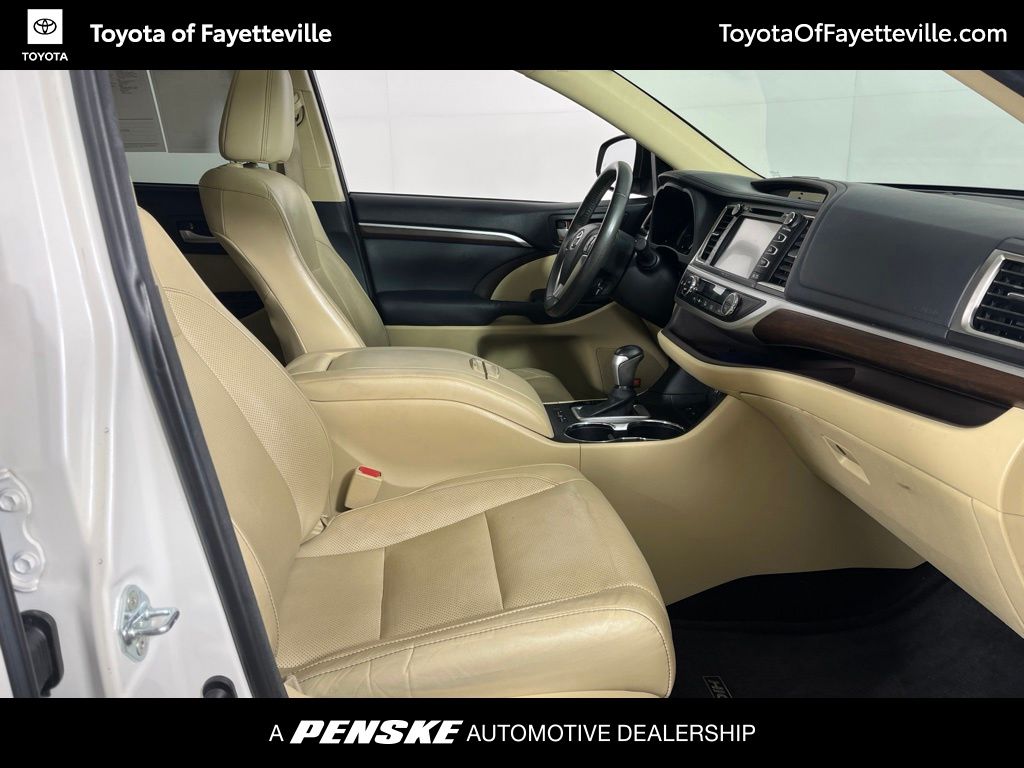 Thumbnail: 2015 Toyota Highlander - 5