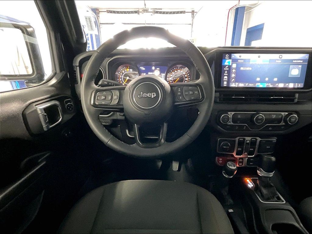 2026 Jeep Gladiator — photo 16