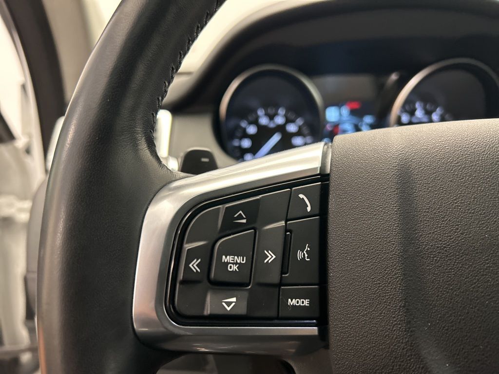 Thumbnail: 2019 Land Rover Discovery Sport - 15