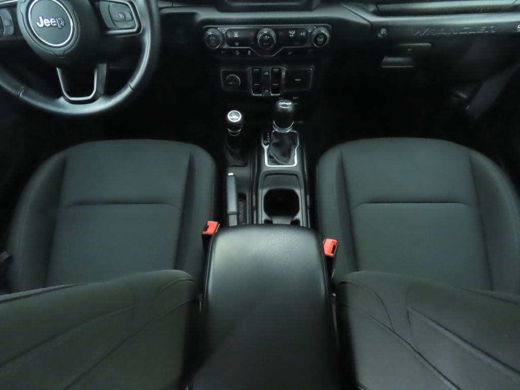 Thumbnail: 2018 Jeep Wrangler - 16