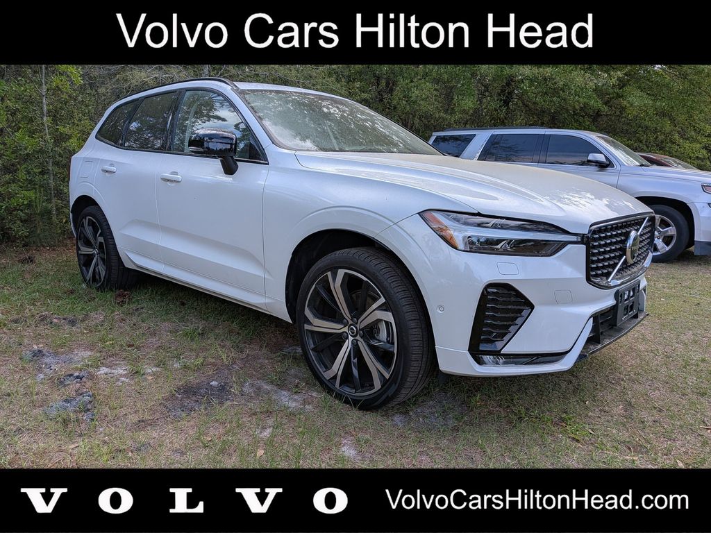 Crystal White Metallic 2023 Volvo XC60 B5 Ultimate Dark Theme AWD SUV / Crossover All-Wheel Drive Automatic