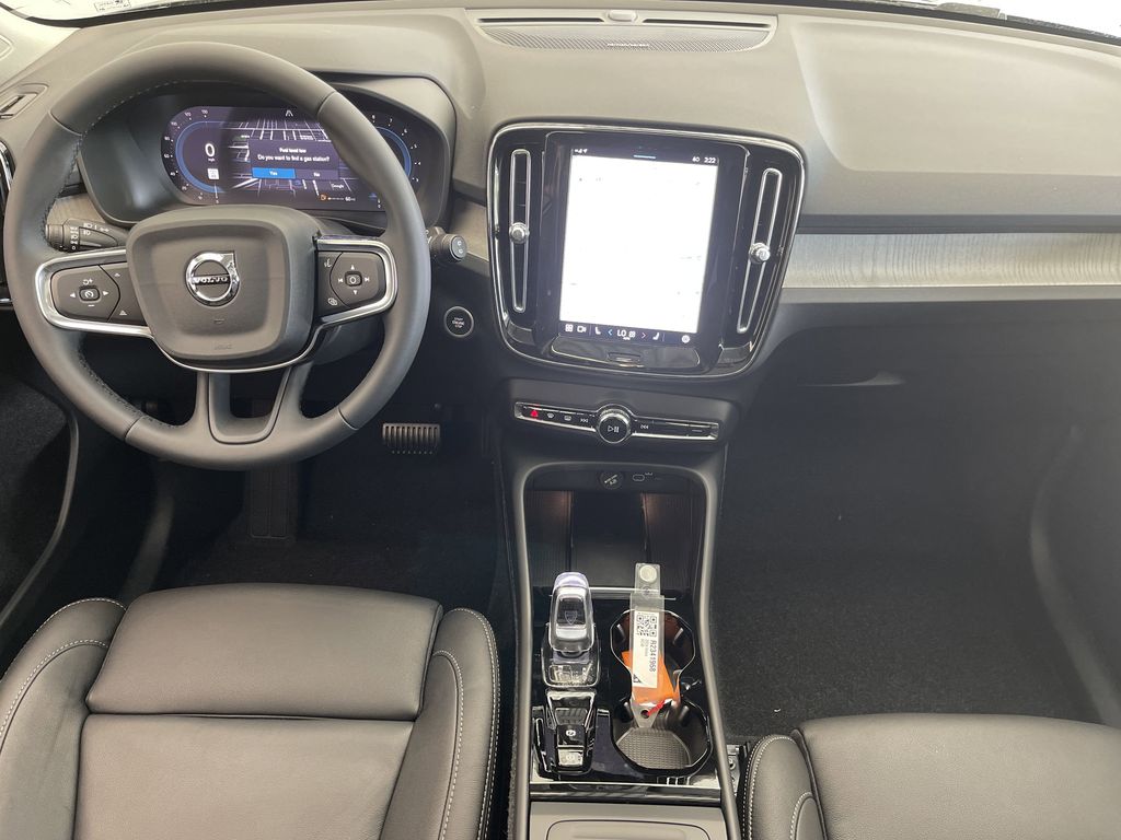2024 Volvo XC40 Ultimate photo