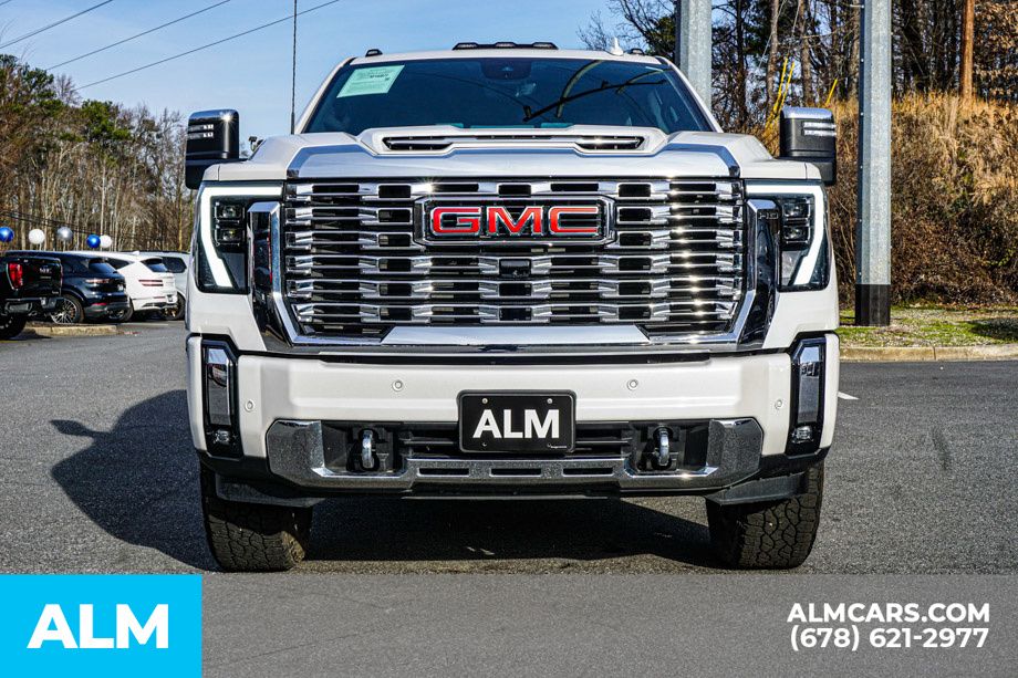 Used 2025 White GMC Denali image 10