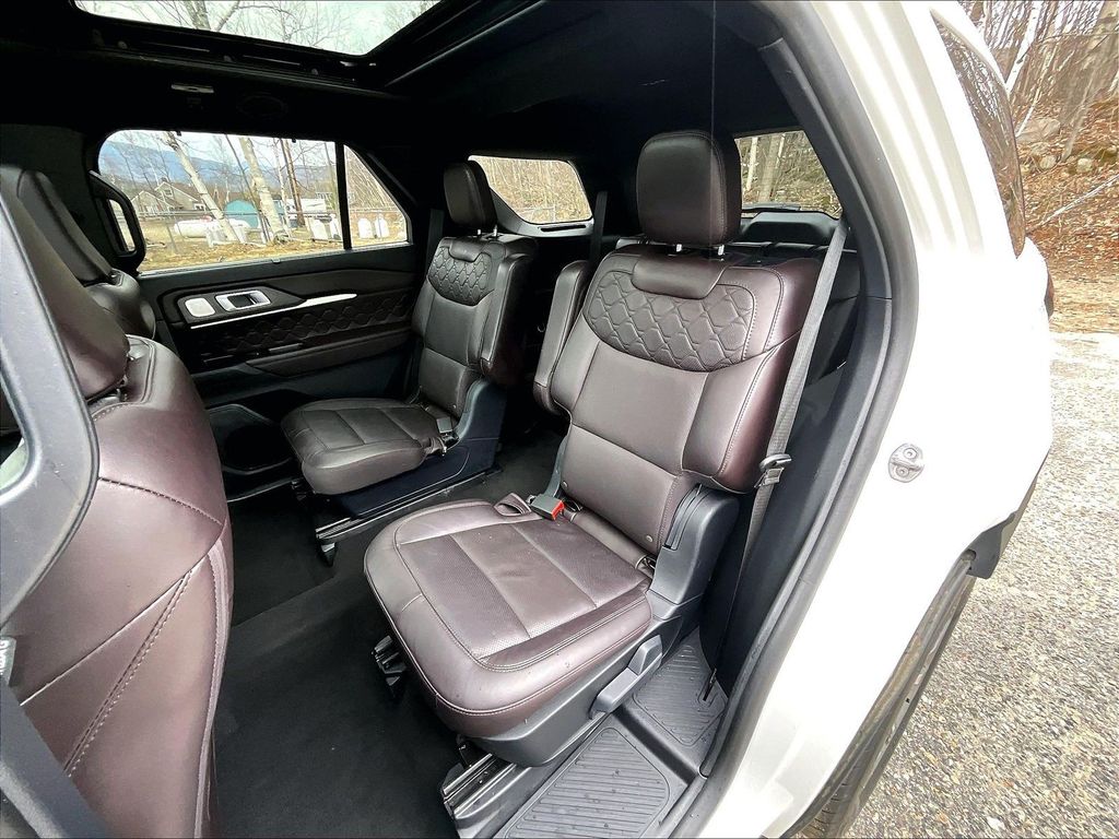 2025 Ford Explorer — photo 15