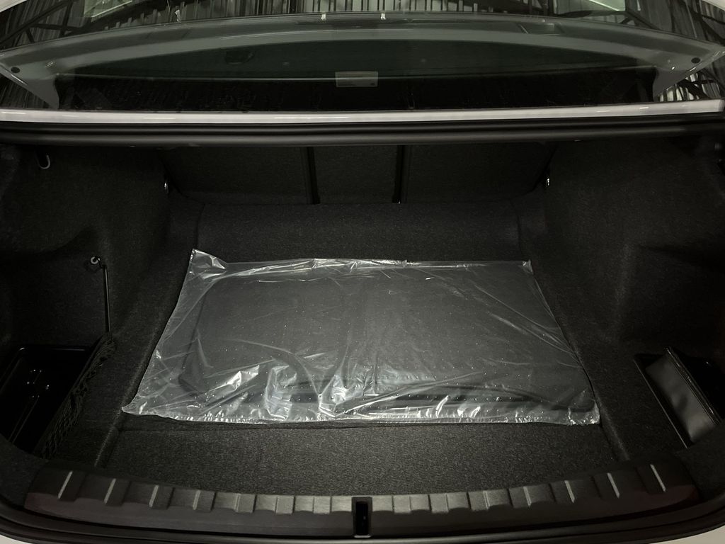 Thumbnail: 2025 BMW 3 Series - 24