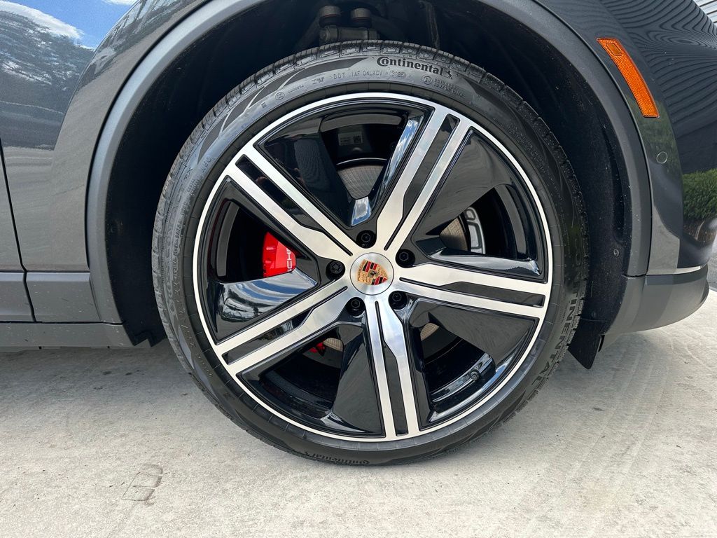 Thumbnail: 2026 Porsche Macan - 15