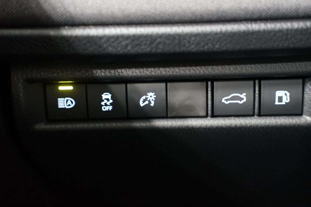 2025 Toyota Camry LE 24