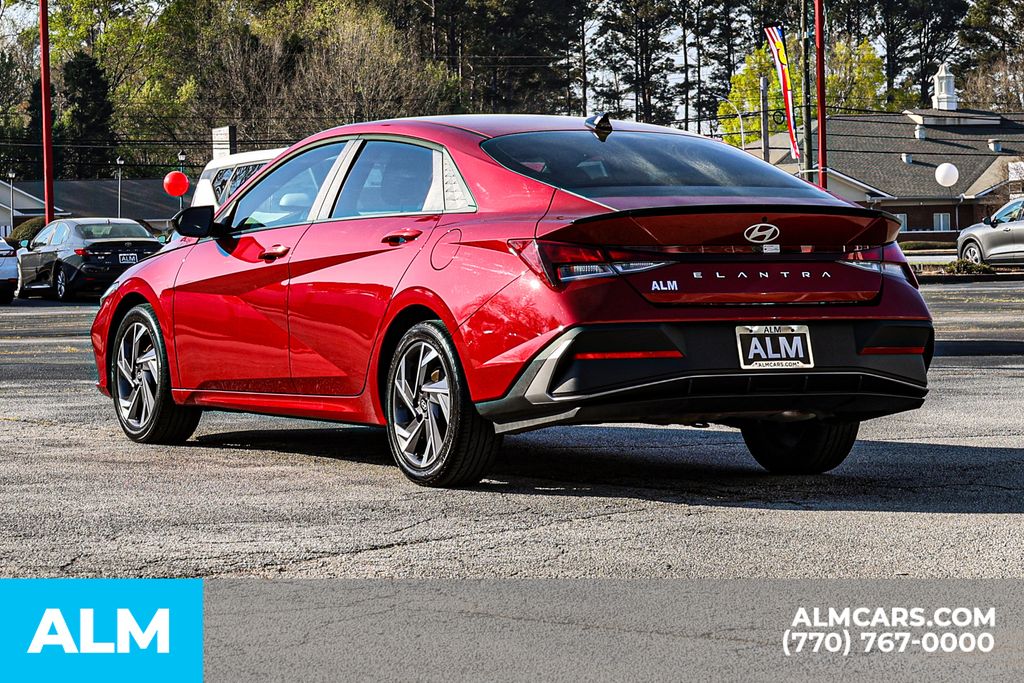 Used 2025 Red Hyundai SEL Sport image 7