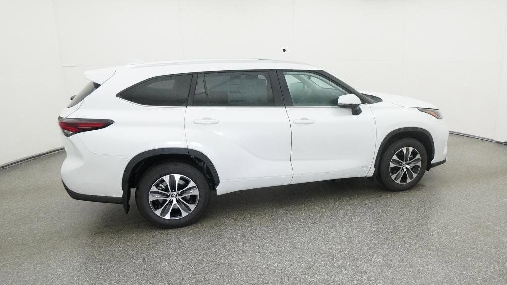 Thumbnail: 2025 Toyota Highlander - 21