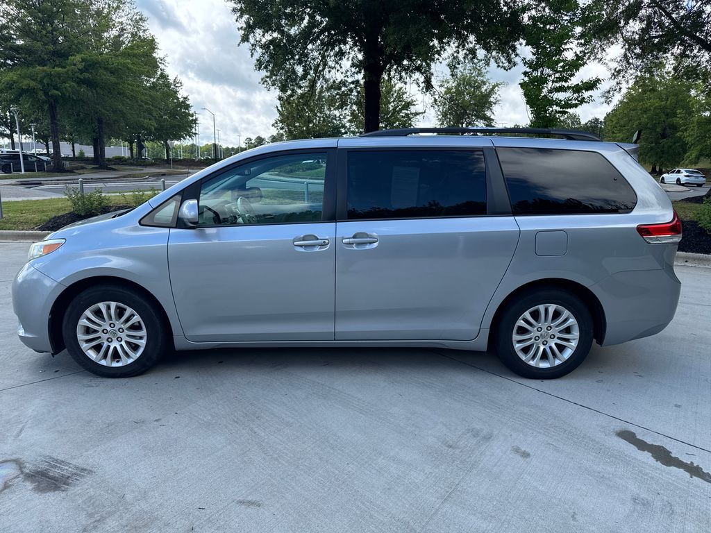 Used 2013 Silver Toyota XLE image 4