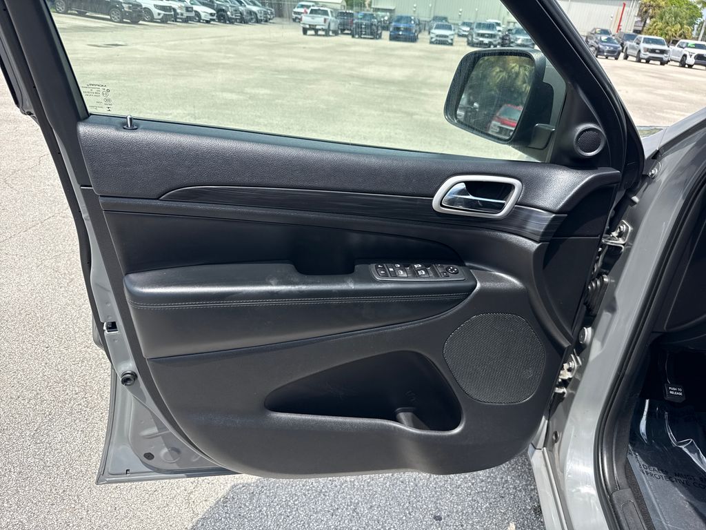 Certified Used 2020 Gray Jeep Altitude image 13