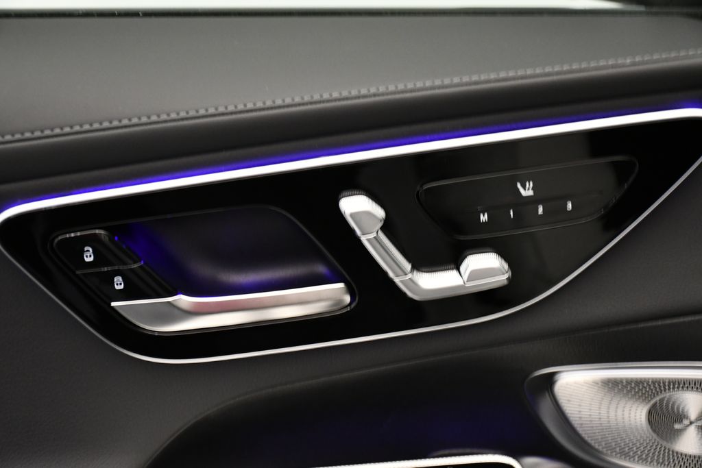 2025 Mercedes-Benz GLC 300 32