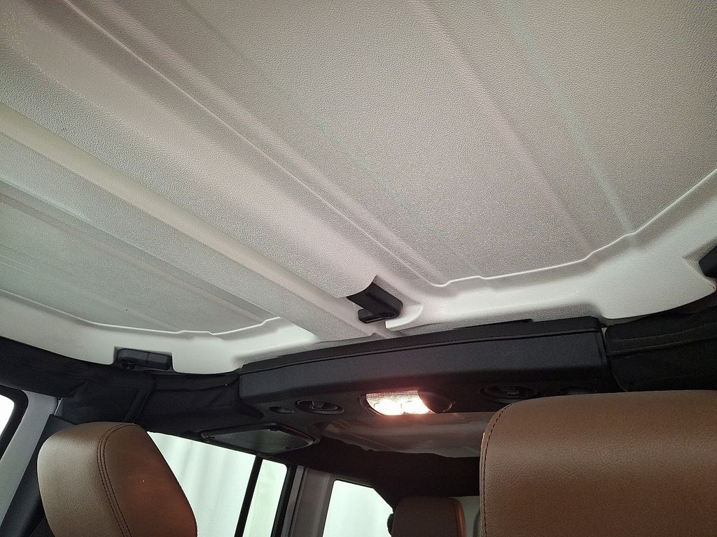 Thumbnail: 2015 Jeep Wrangler - 14