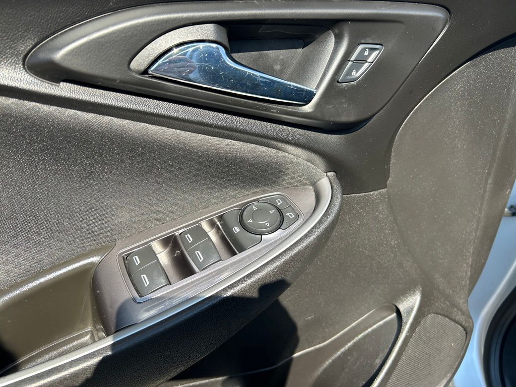 Thumbnail: 2016 Chevrolet Malibu - 25