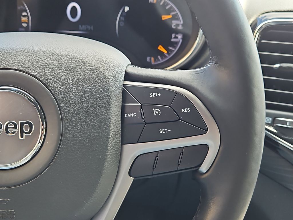 2021 Jeep Grand Cherokee Laredo X photo